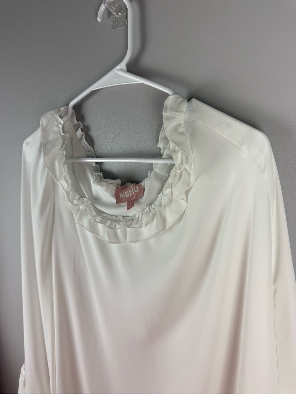 Show Me Your Mumu White One Sleeve Capelet Blouse Ruffle Neckline Women’s SZ S